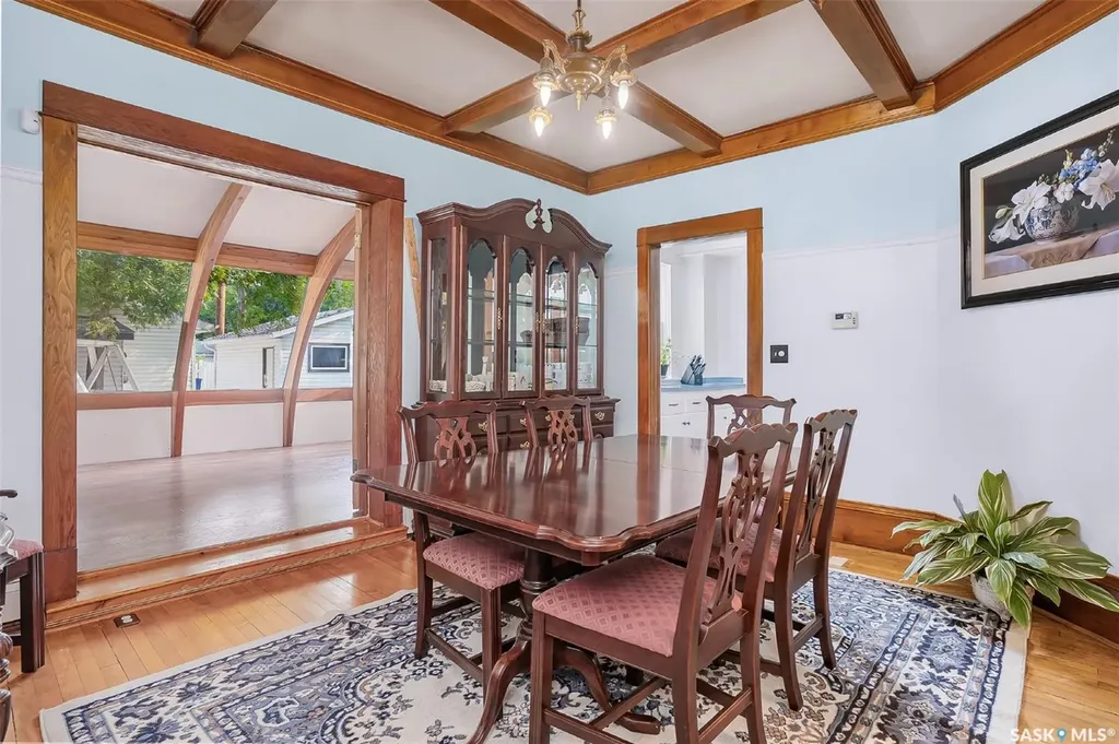 214 29th Street W Saskatoon SK S7L 0L9
