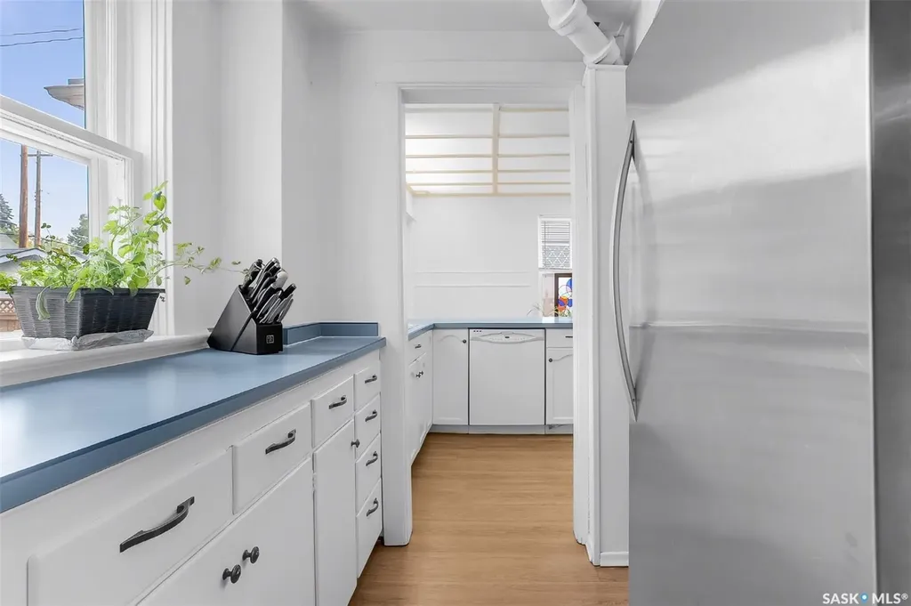 214 29th Street W Saskatoon SK S7L 0L9