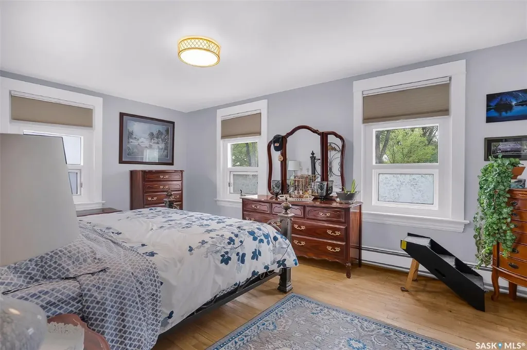214 29th Street W Saskatoon SK S7L 0L9