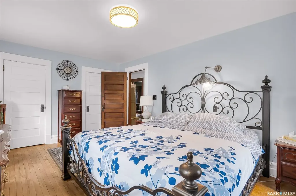 214 29th Street W Saskatoon SK S7L 0L9