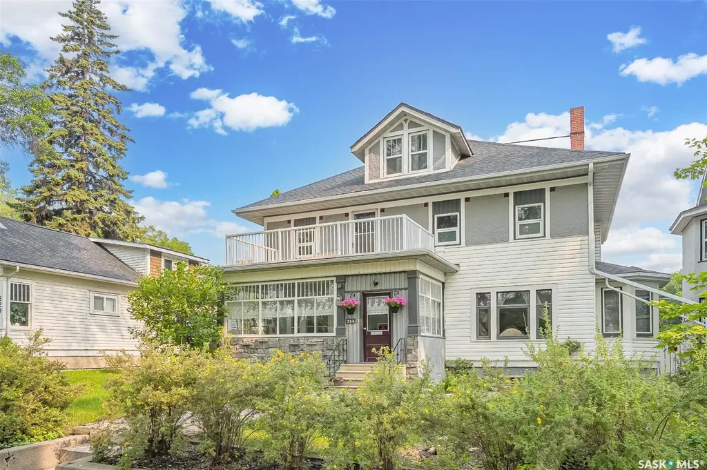 214 29th Street W Saskatoon SK S7L 0L9
