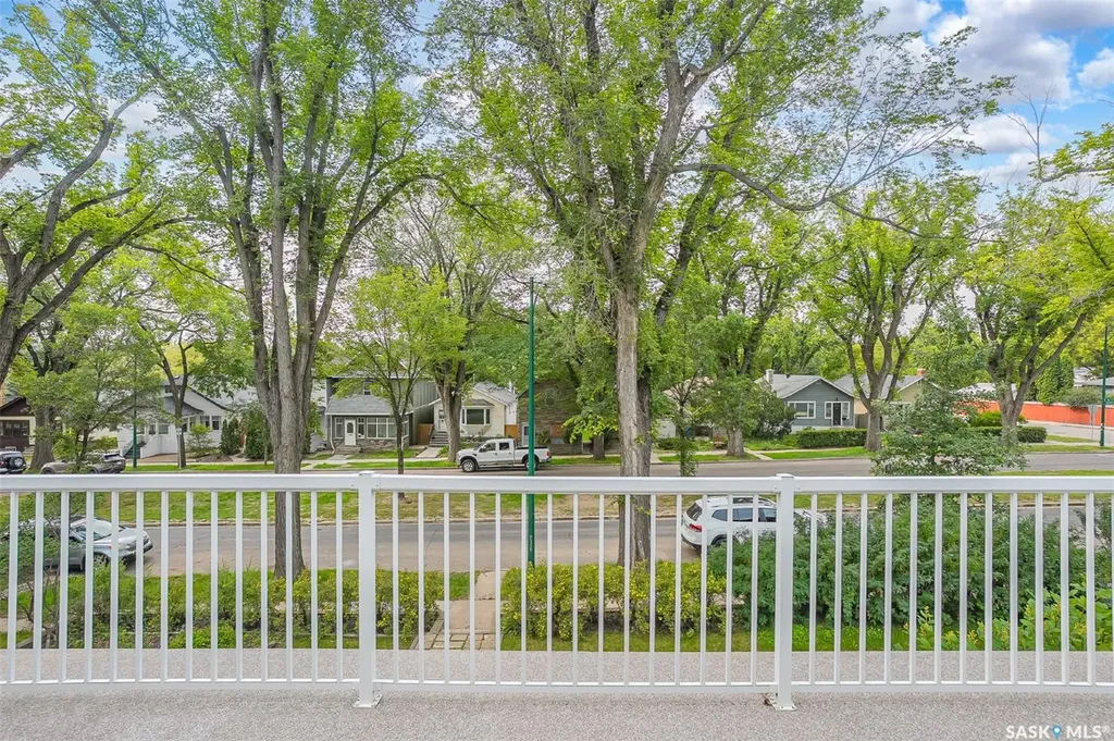 214 29th Street W Saskatoon SK S7L 0L9