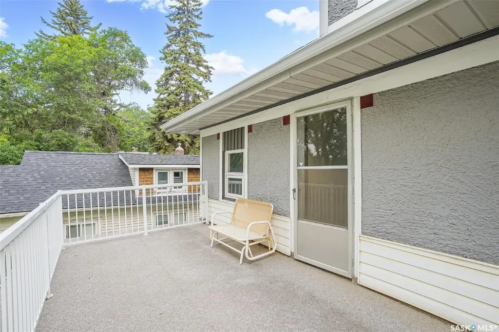 214 29th Street W Saskatoon SK S7L 0L9