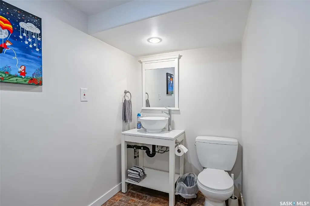 214 29th Street W Saskatoon SK S7L 0L9