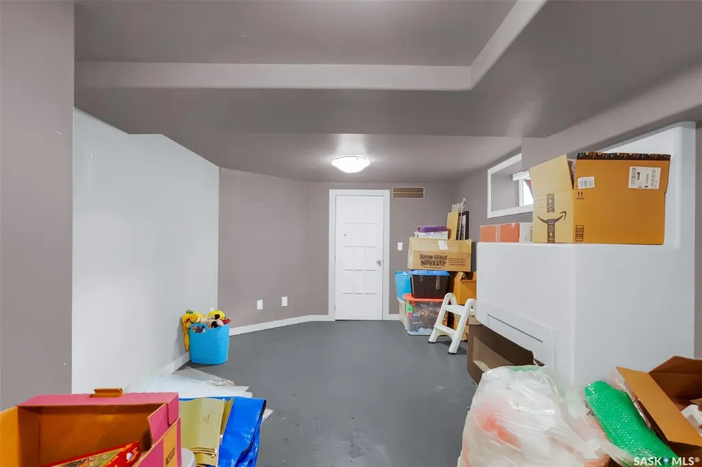 214 29th Street W Saskatoon SK S7L 0L9