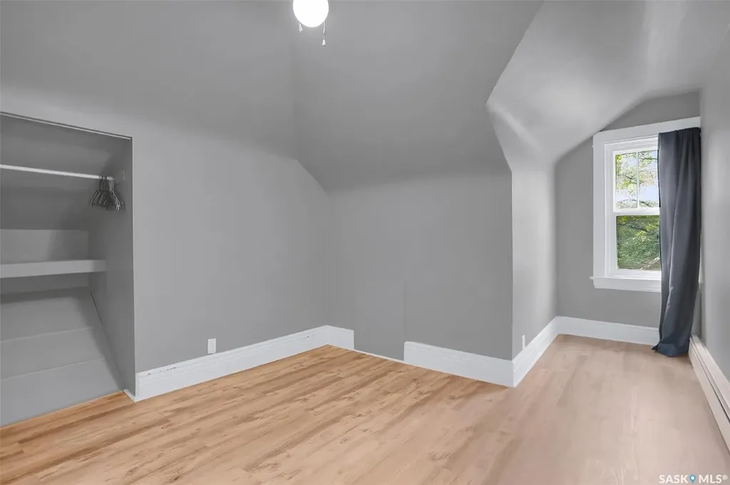 214 29th Street W Saskatoon SK S7L 0L9