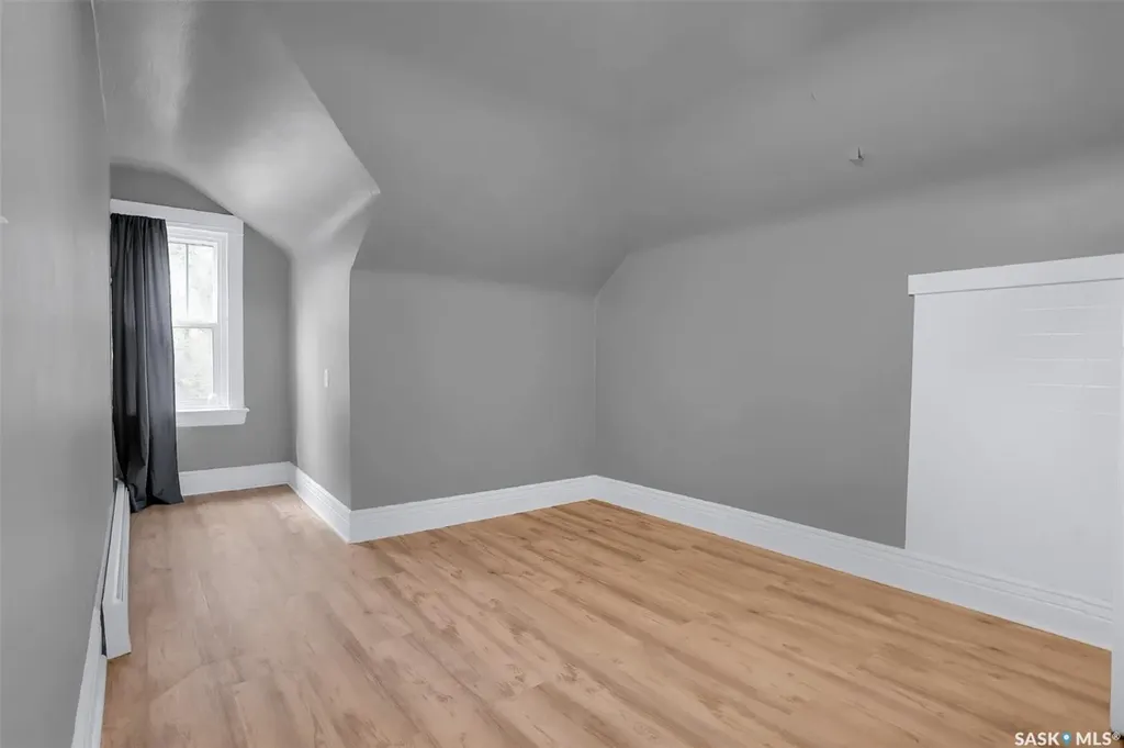 214 29th Street W Saskatoon SK S7L 0L9