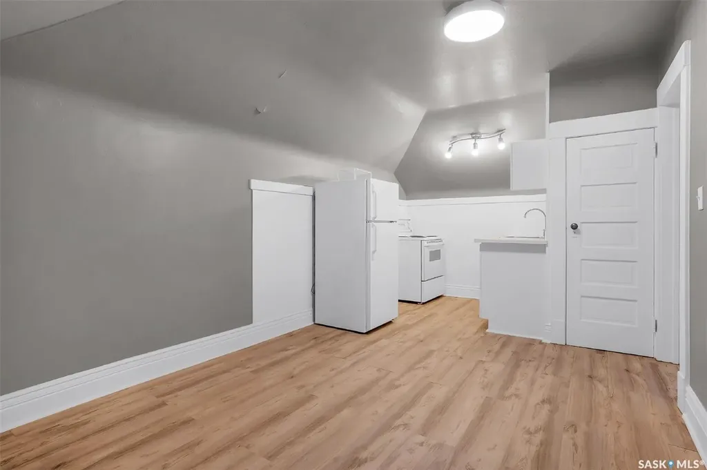 214 29th Street W Saskatoon SK S7L 0L9