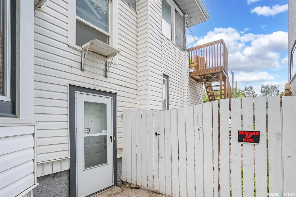 214 29th Street W Saskatoon SK S7L 0L9
