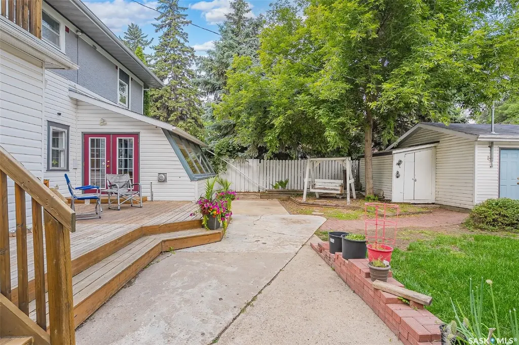 214 29th Street W Saskatoon SK S7L 0L9