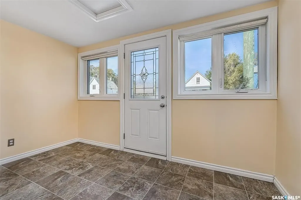 377 Fairford Street W Moose Jaw SK S6H 1V8