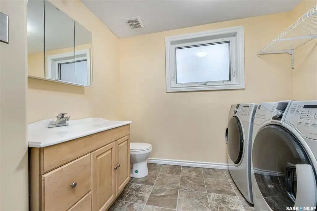 377 Fairford Street W Moose Jaw SK S6H 1V8