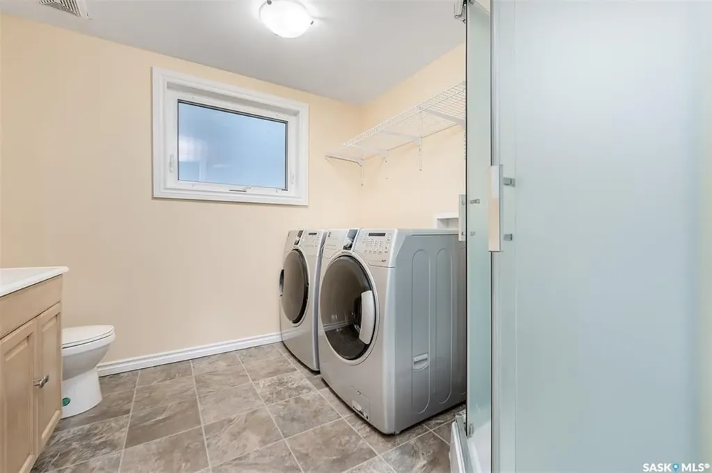 377 Fairford Street W Moose Jaw SK S6H 1V8