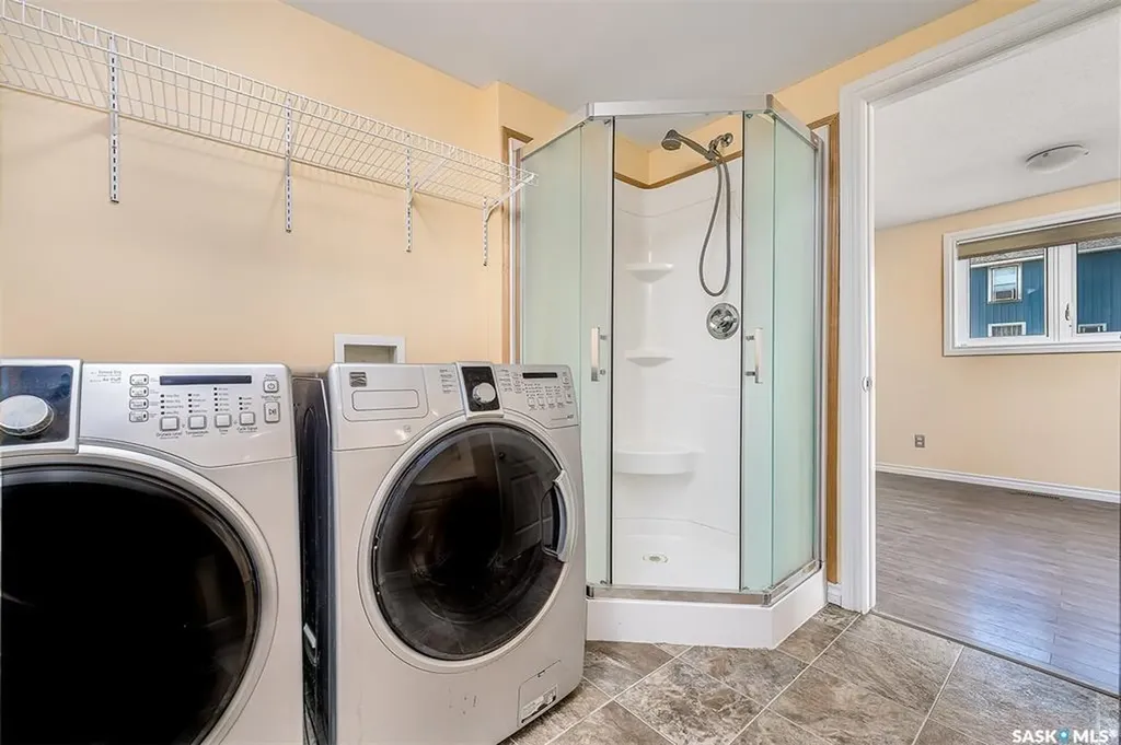 377 Fairford Street W Moose Jaw SK S6H 1V8