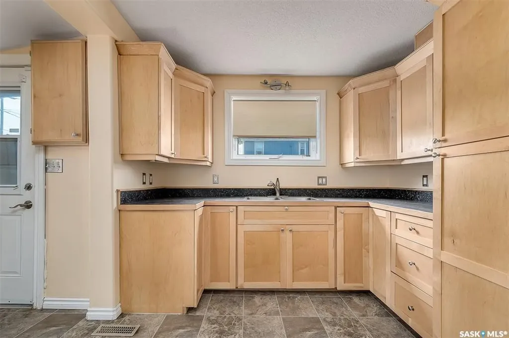 377 Fairford Street W Moose Jaw SK S6H 1V8