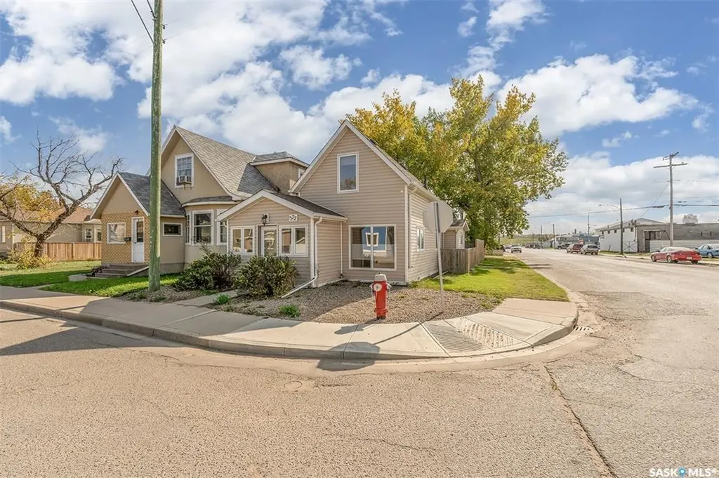 377 Fairford Street W Moose Jaw SK S6H 1V8