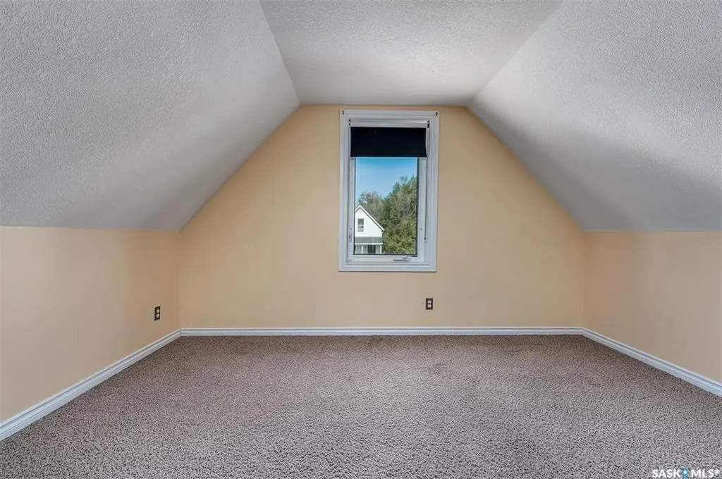 377 Fairford Street W Moose Jaw SK S6H 1V8