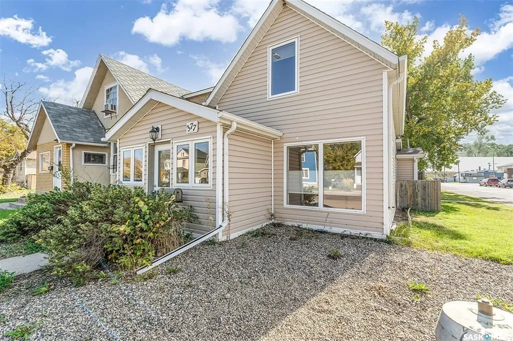377 Fairford Street W Moose Jaw SK S6H 1V8
