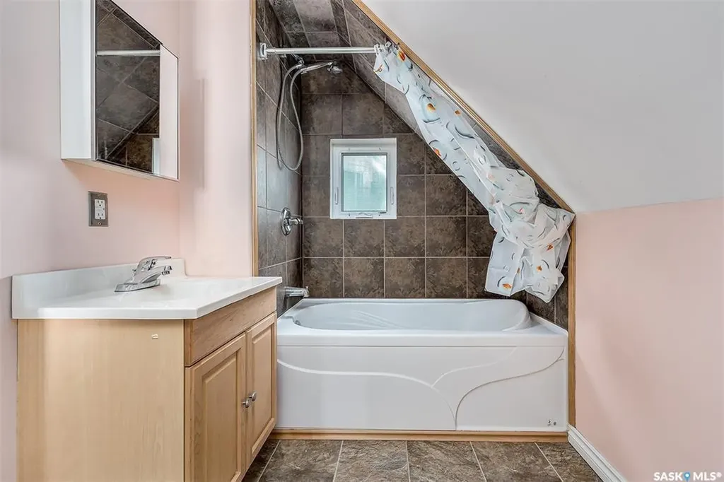 377 Fairford Street W Moose Jaw SK S6H 1V8