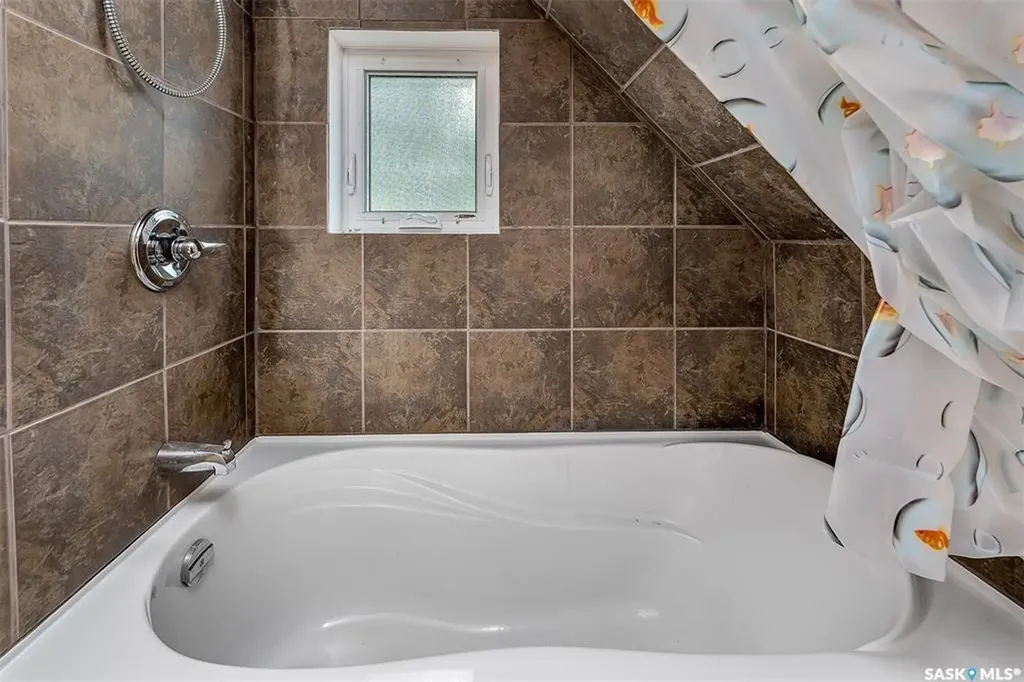 377 Fairford Street W Moose Jaw SK S6H 1V8