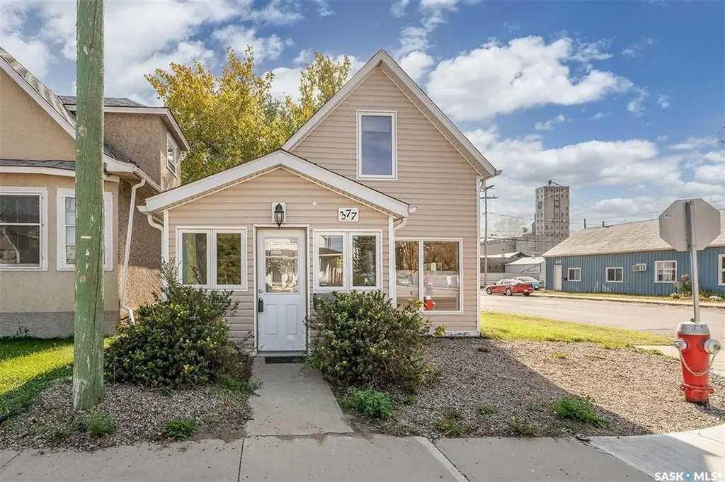 377 Fairford Street W Moose Jaw SK S6H 1V8