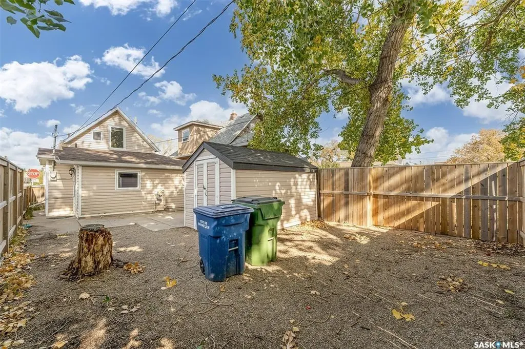 377 Fairford Street W Moose Jaw SK S6H 1V8