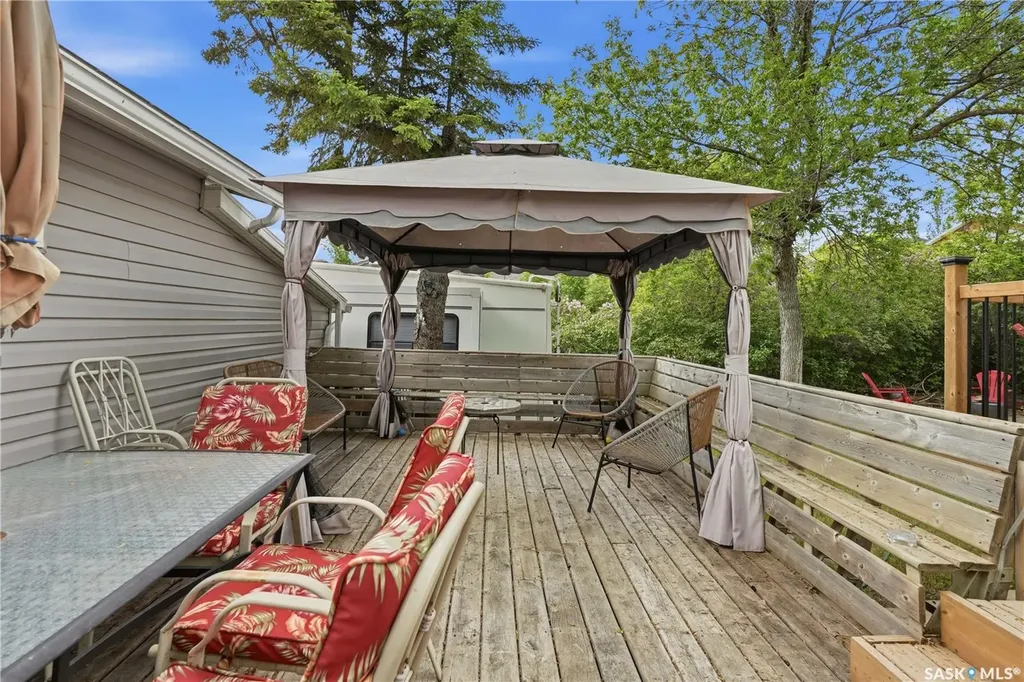 409 Siltonia Avenue Saskatchewan Beach SK S0G 4L0