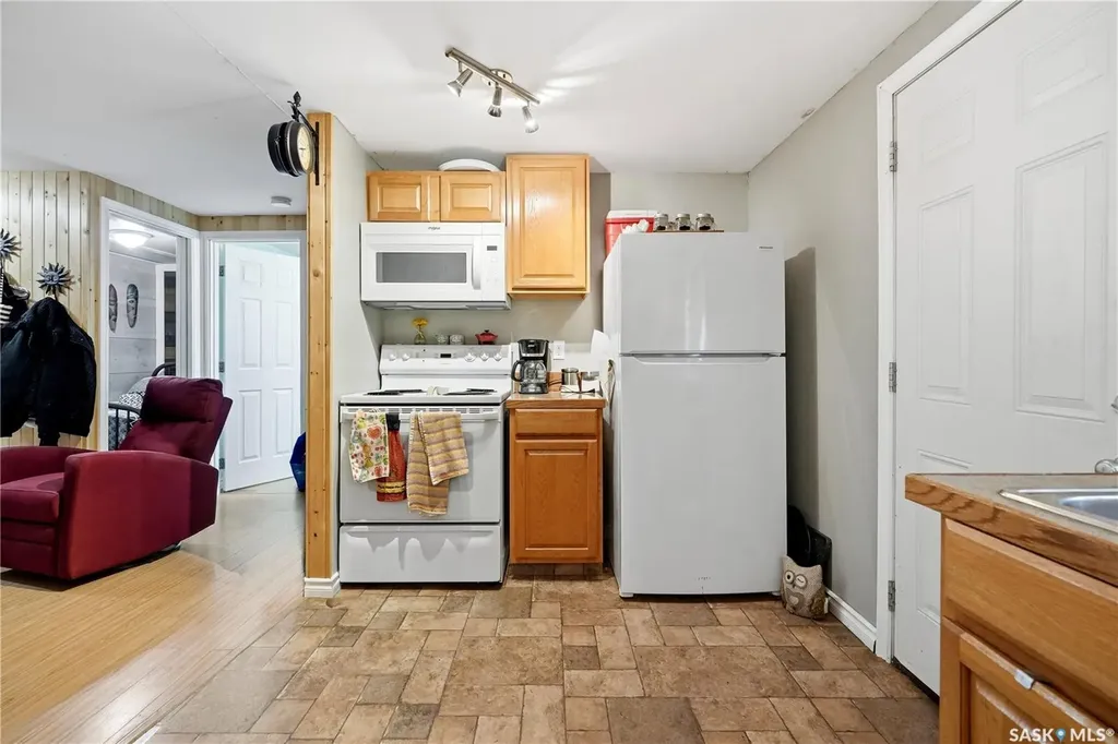 409 Siltonia Avenue Saskatchewan Beach SK S0G 4L0