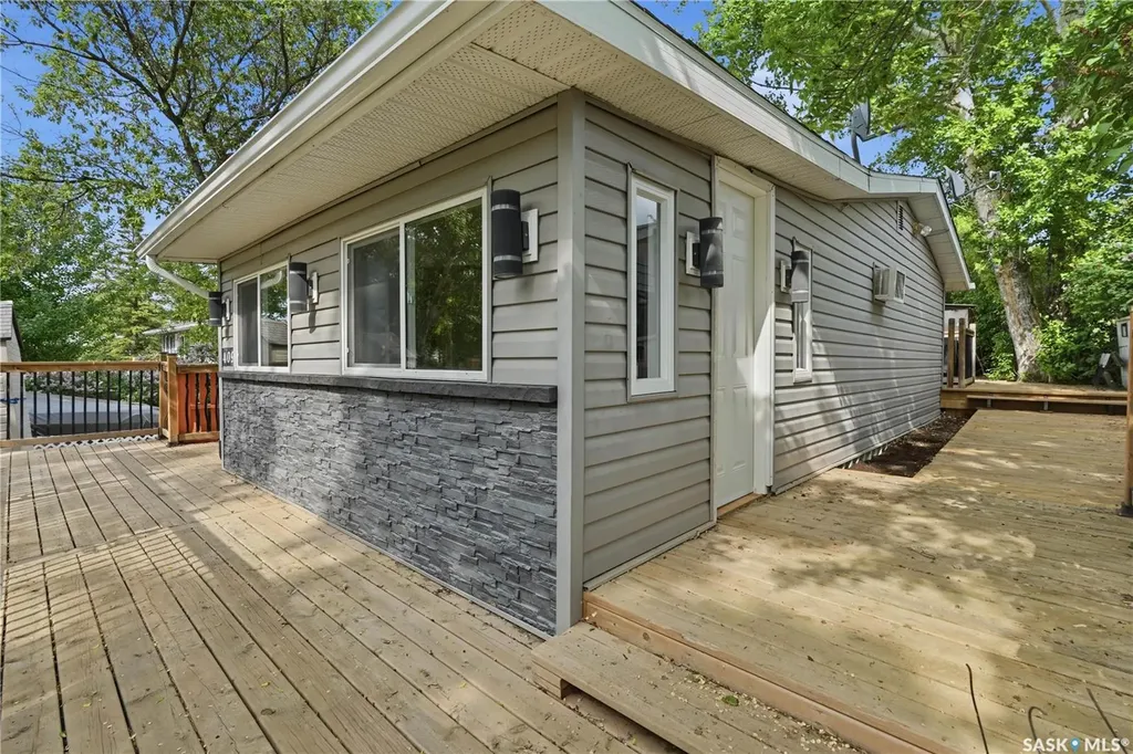 409 Siltonia Avenue Saskatchewan Beach SK S0G 4L0