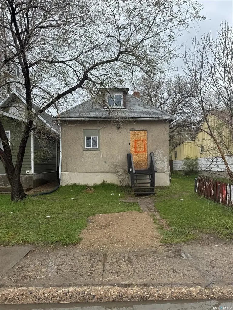 1056 Angus Street Regina SK S4T 1Y3