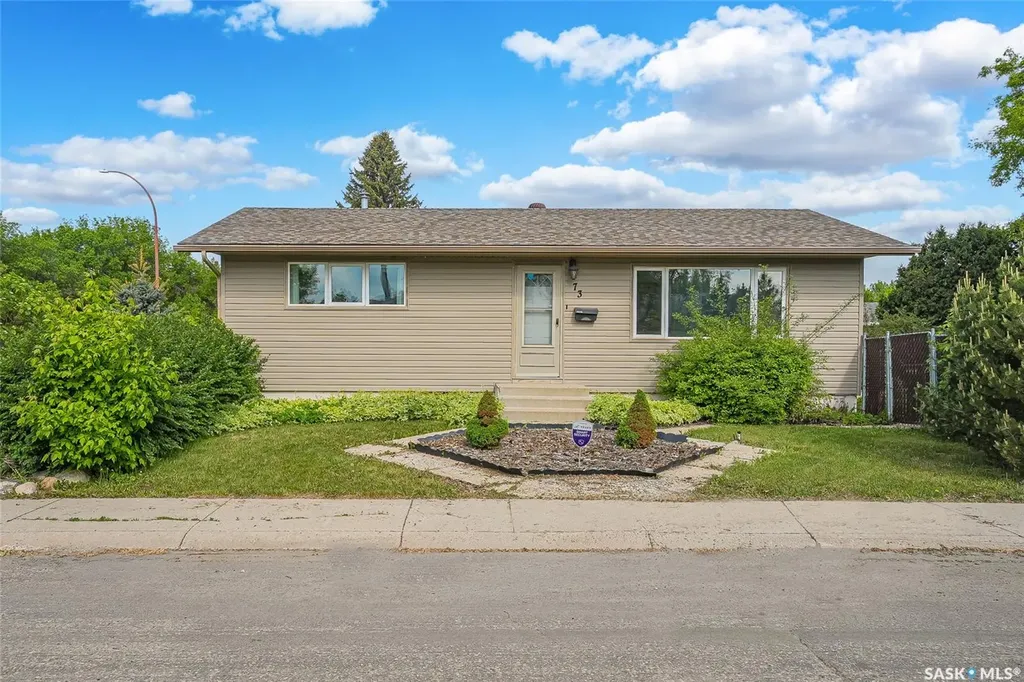73 Laurentian Drive Saskatoon SK S7H 4M1