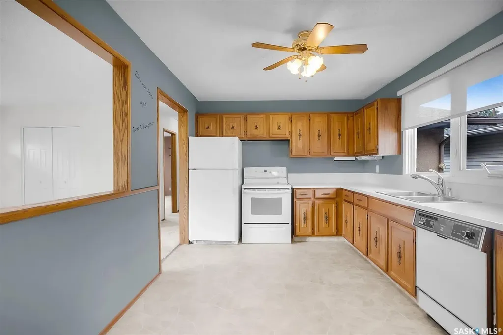 73 Laurentian Drive Saskatoon SK S7H 4M1