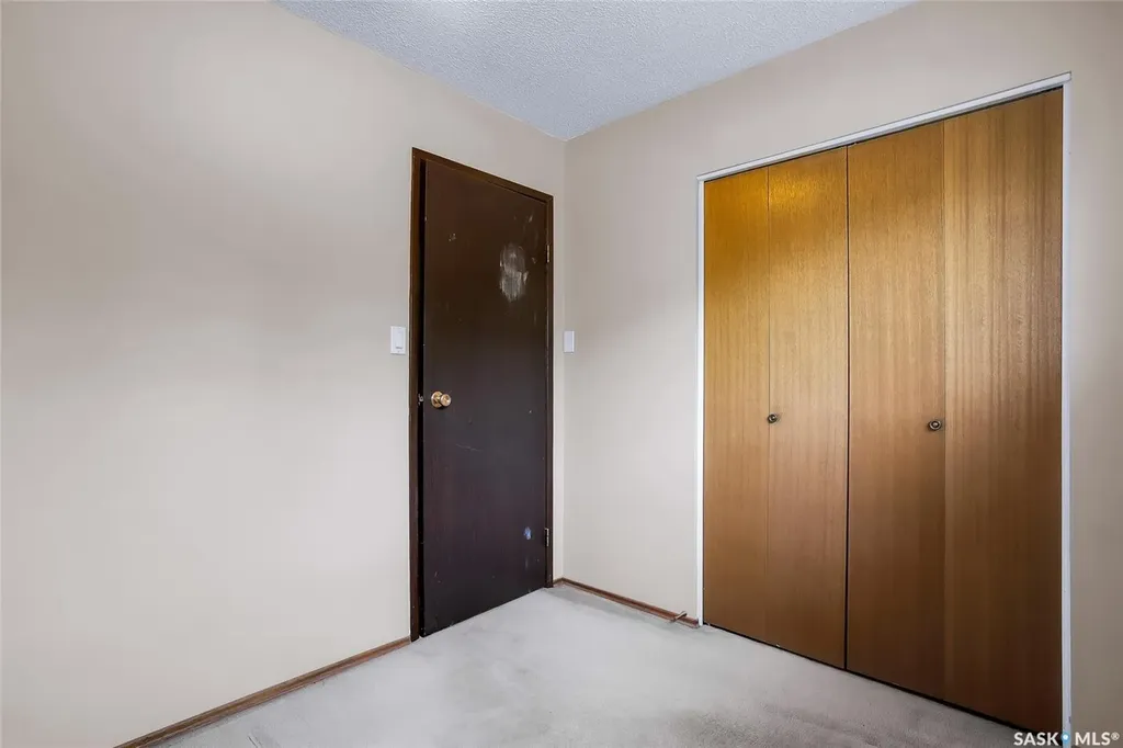 73 Laurentian Drive Saskatoon SK S7H 4M1