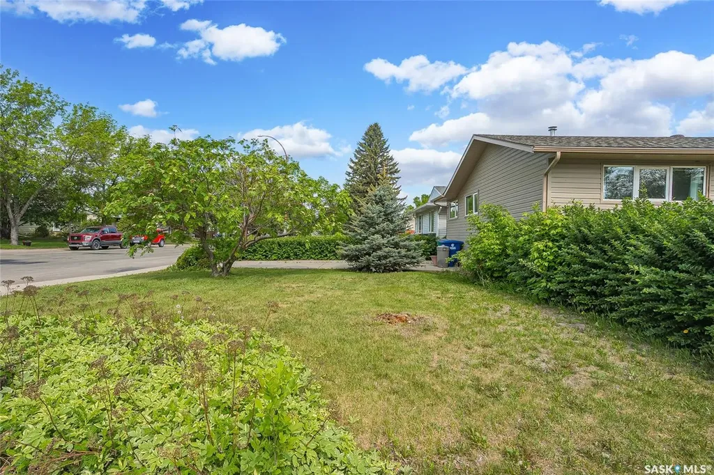 73 Laurentian Drive Saskatoon SK S7H 4M1