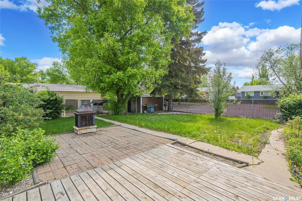 73 Laurentian Drive Saskatoon SK S7H 4M1