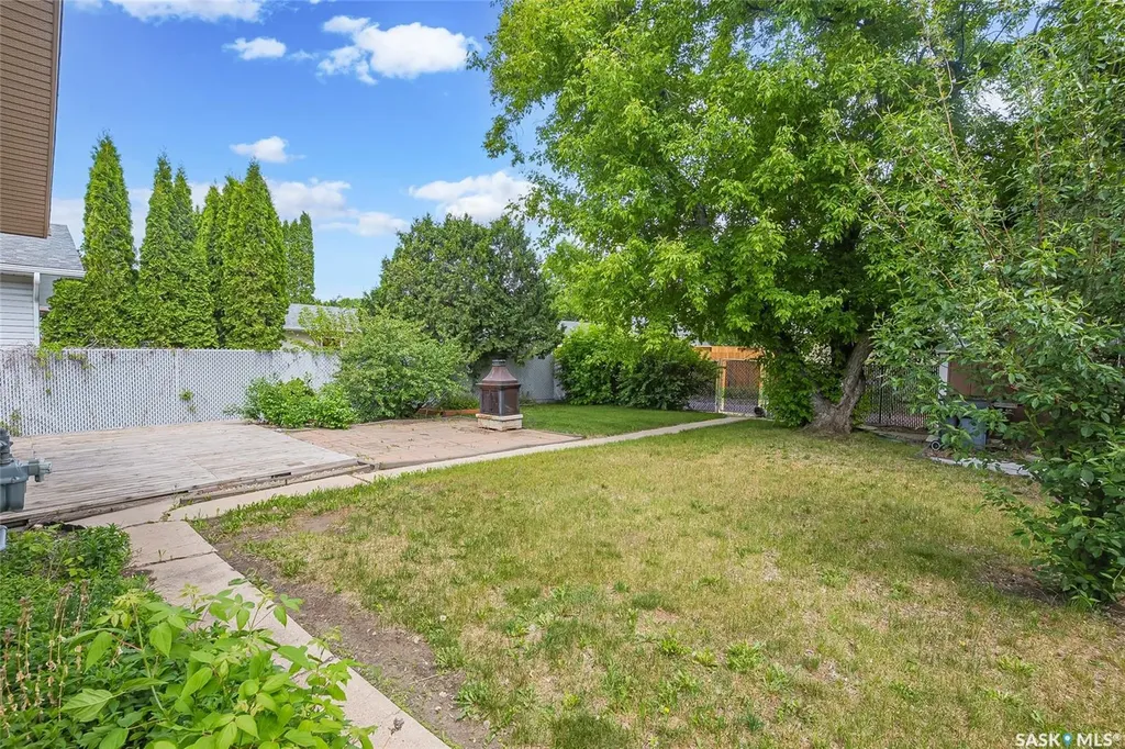 73 Laurentian Drive Saskatoon SK S7H 4M1