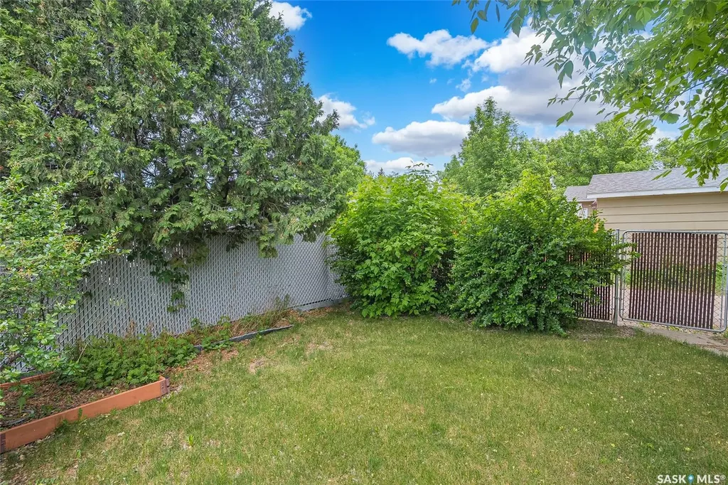 73 Laurentian Drive Saskatoon SK S7H 4M1