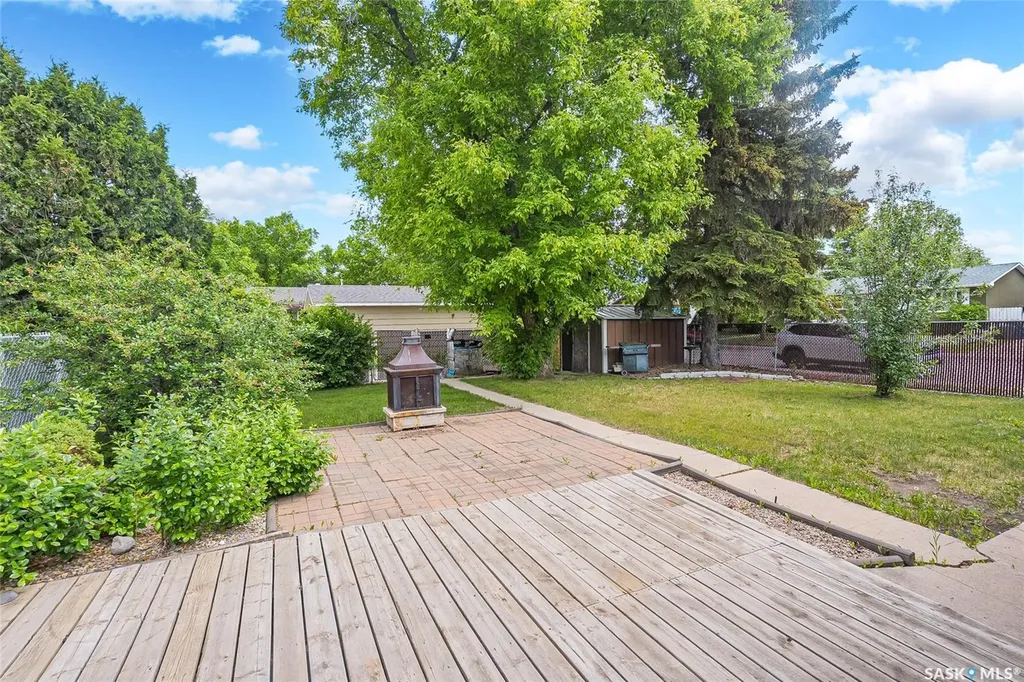 73 Laurentian Drive Saskatoon SK S7H 4M1
