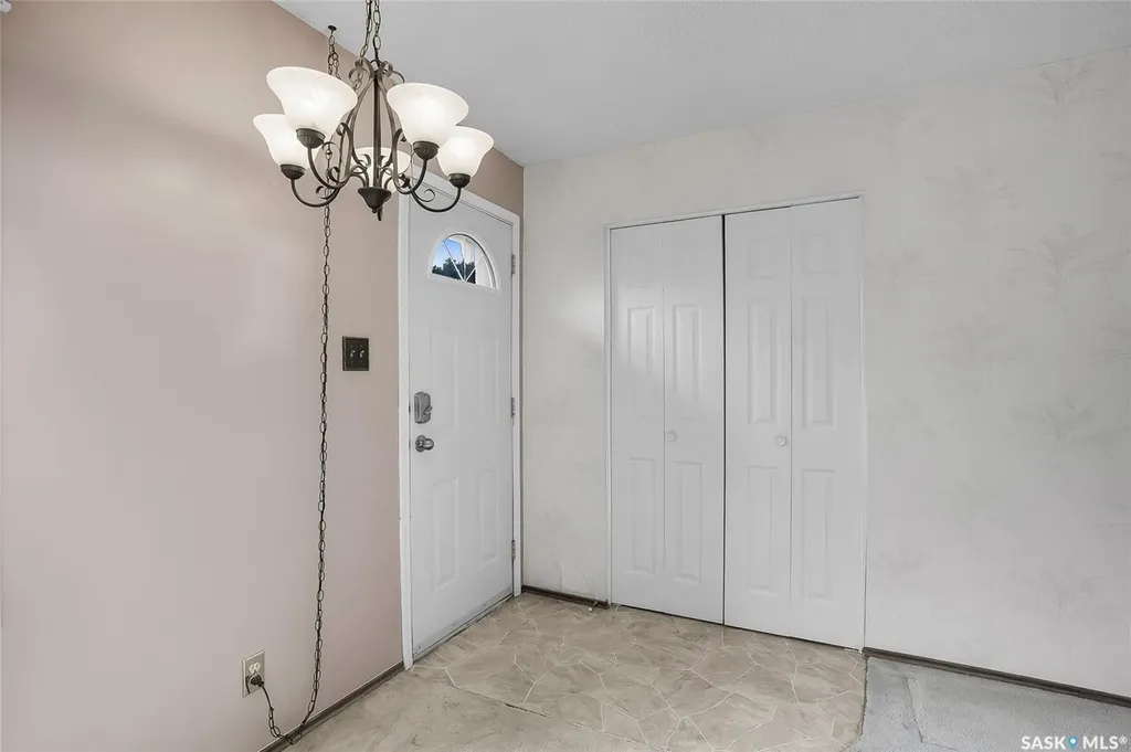 73 Laurentian Drive Saskatoon SK S7H 4M1