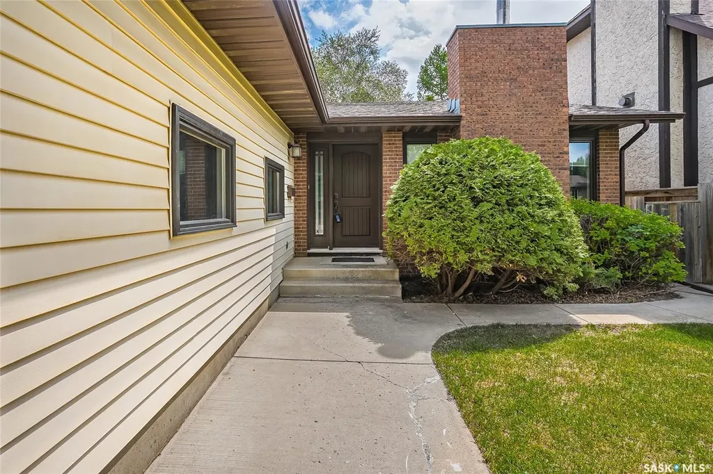 471 Wakabayashi Crescent Saskatoon SK S7K 7M6