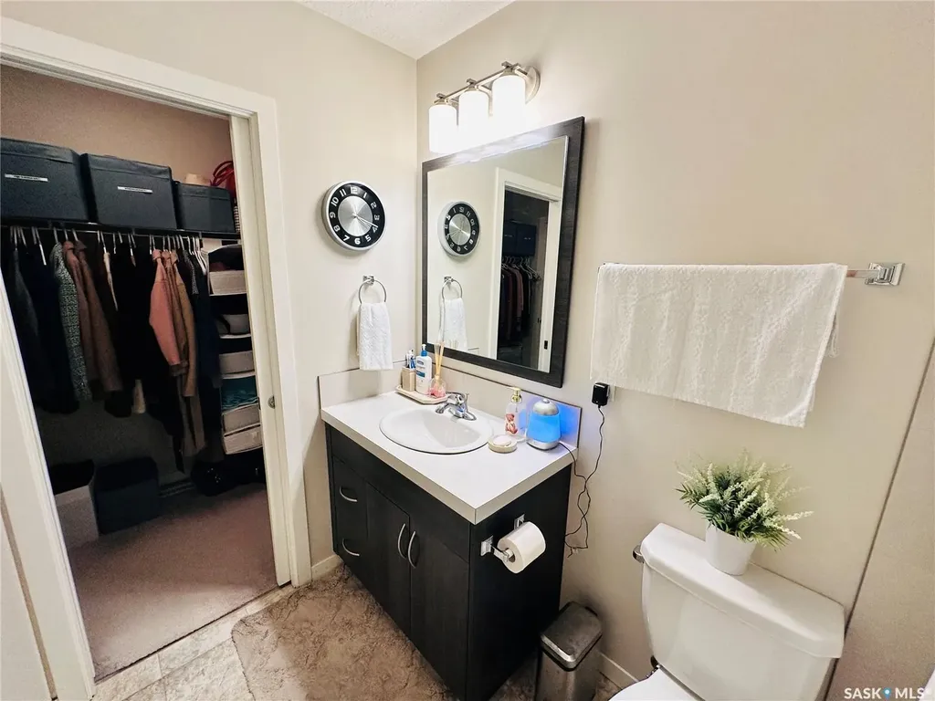 4533 Delhaye Way Regina SK S4W 0M2