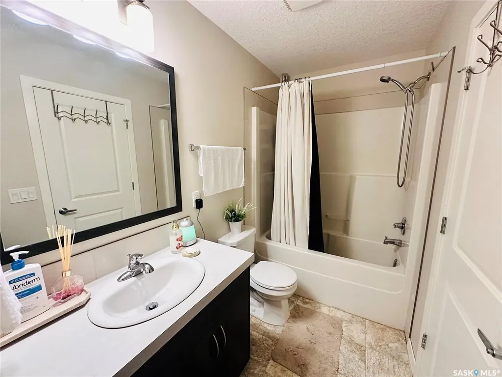 4533 Delhaye Way Regina SK S4W 0M2