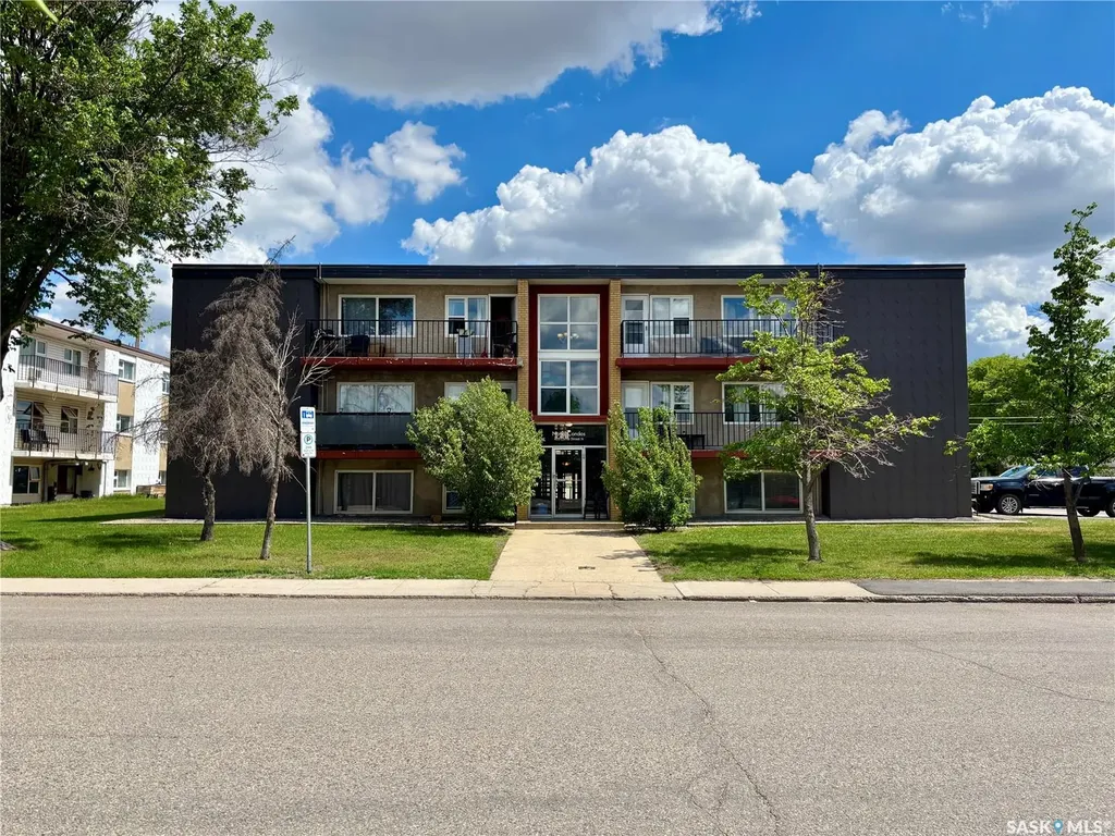 405 Lorne Street N Regina SK S4R 3B2