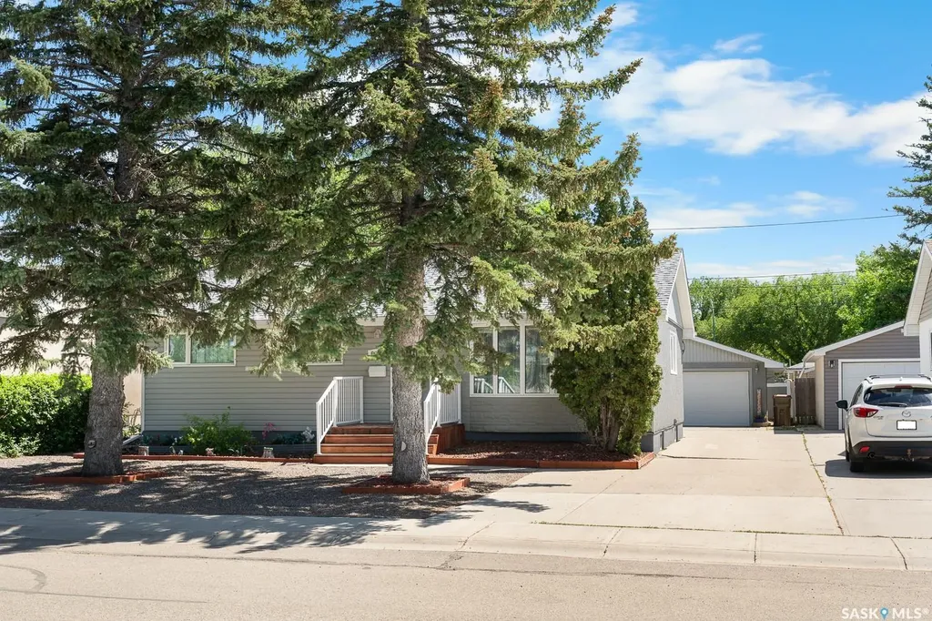 621 20th Avenue E Regina SK S4N 1J9