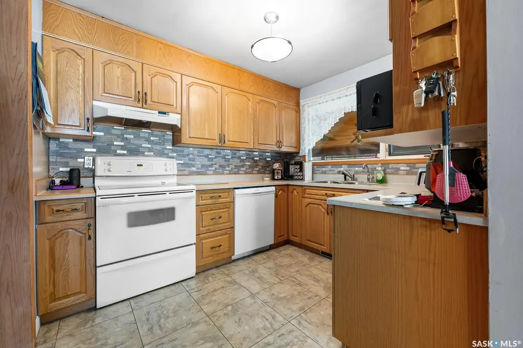 621 20th Avenue E Regina SK S4N 1J9