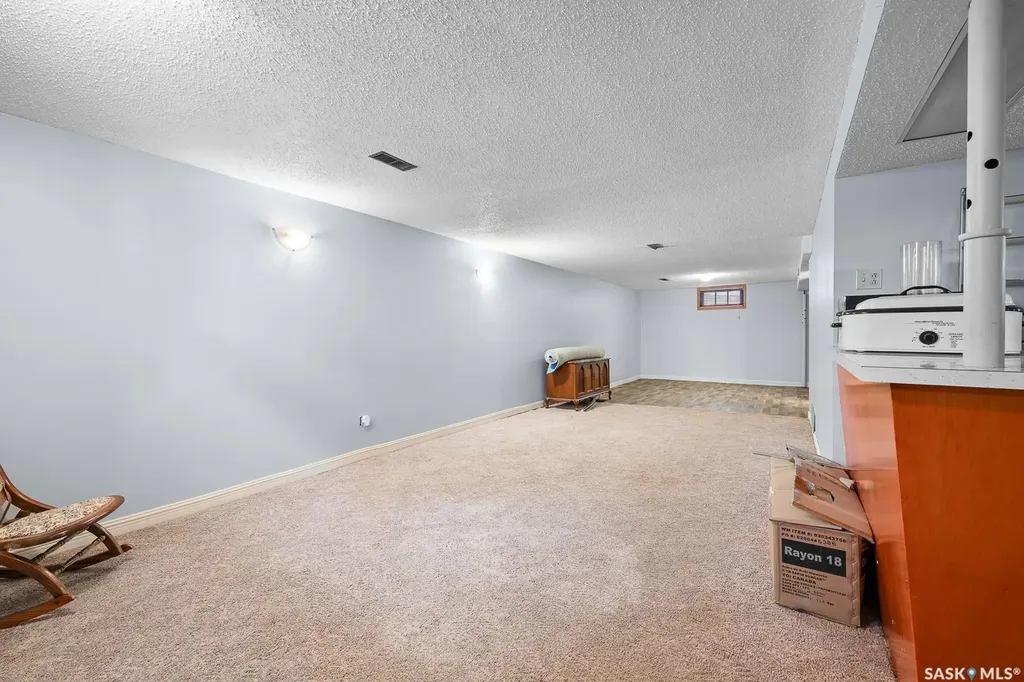 621 20th Avenue E Regina SK S4N 1J9