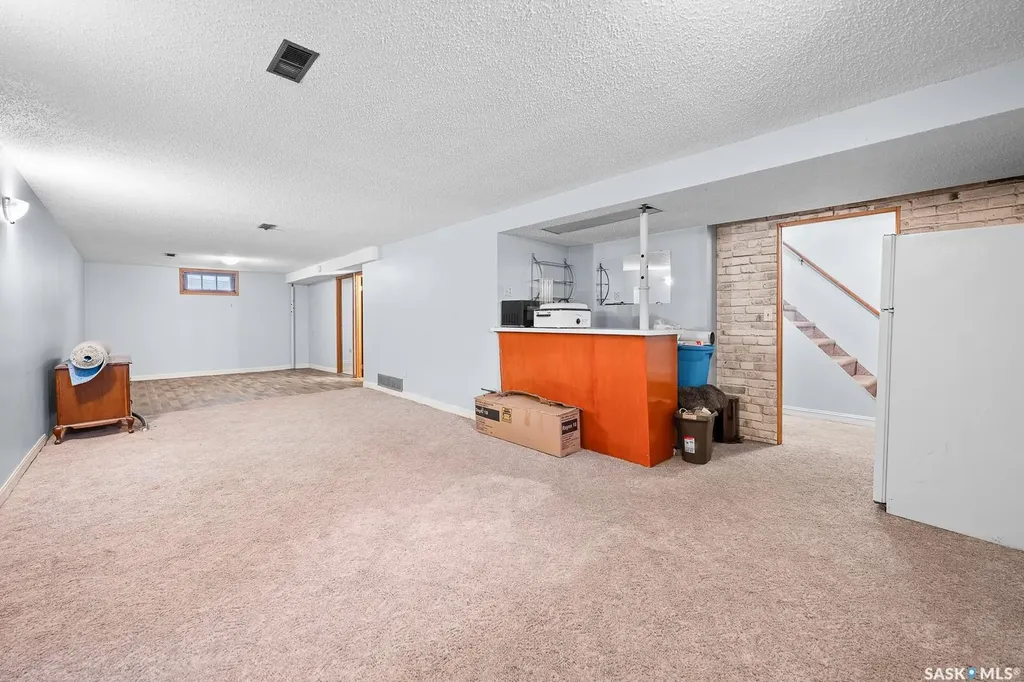 621 20th Avenue E Regina SK S4N 1J9
