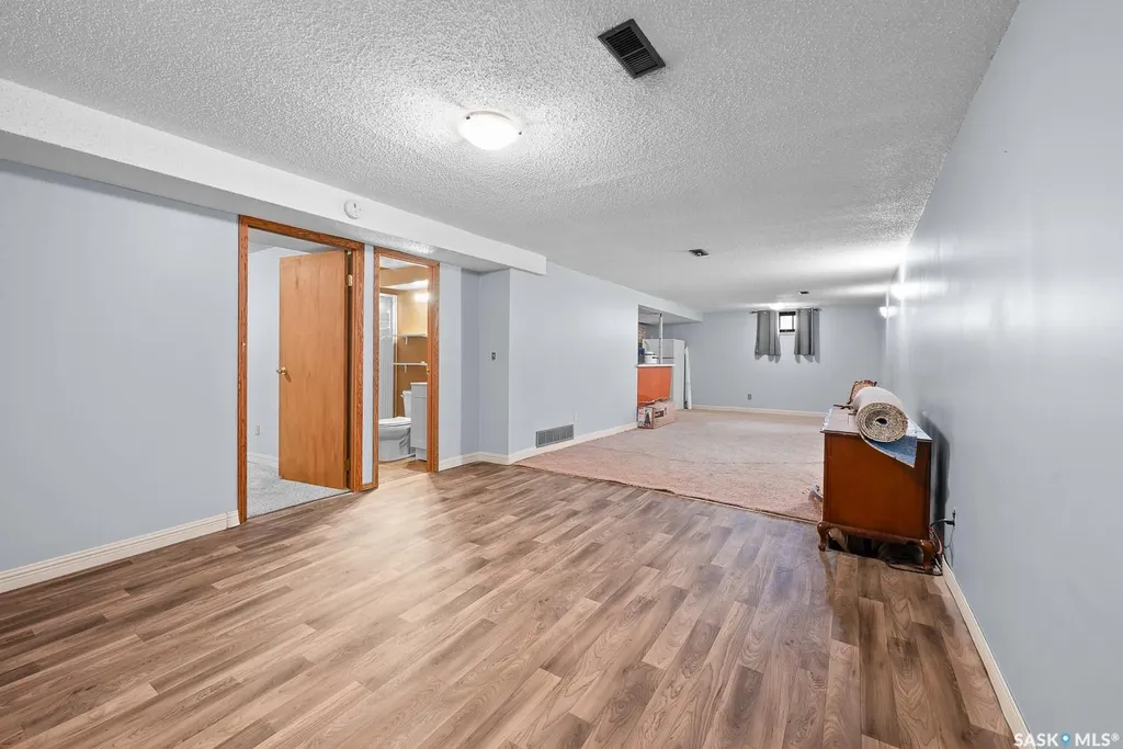 621 20th Avenue E Regina SK S4N 1J9