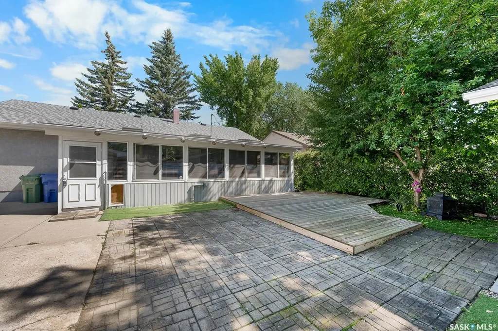 621 20th Avenue E Regina SK S4N 1J9