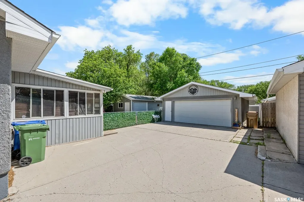 621 20th Avenue E Regina SK S4N 1J9